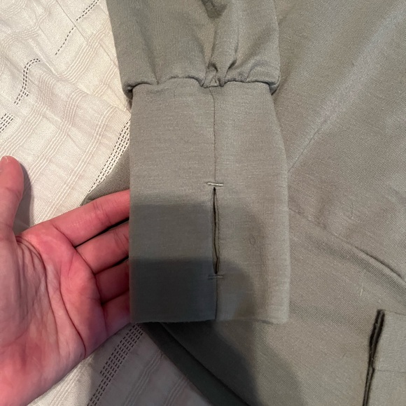 nike! green running top!! - Picture 2 of 5